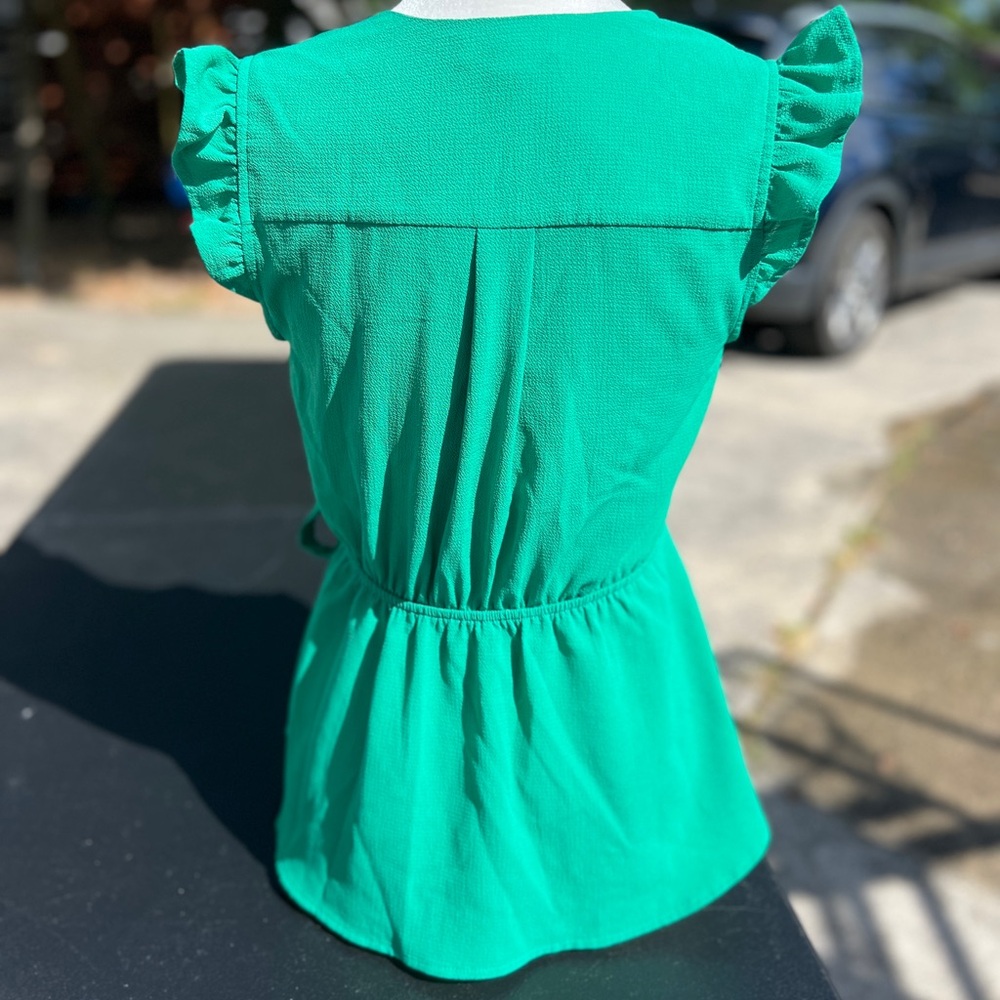 Preplum faux wrap green top faux tie flutter - Picture 3 of 4